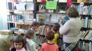 Podsticanje dece i roditelja na čitanje knjiga kroz saradnju sa dečijom bibliotekom u okviru projektnih aktivnosti Dečja biblioteka Voditelji dečije čitanja