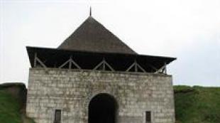 Pevnosť Chotyn Pozdĺž historickej cesty pevnosti Chotyn